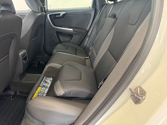 Volvo XC60 7 of 14
