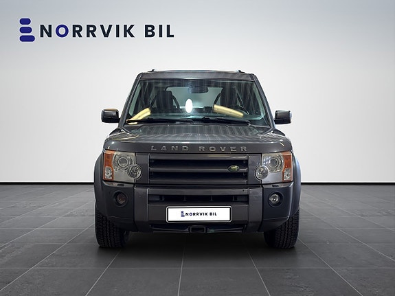 Land Rover Discovery 3 2 of 22