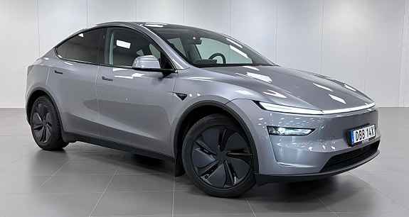Tesla Model Y 2 of 19