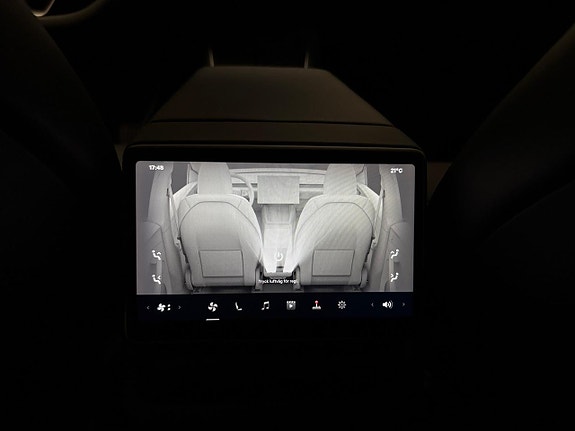 Tesla Model Y 18 of 19