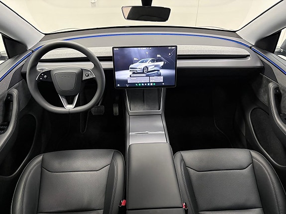 Tesla Model Y 11 of 19