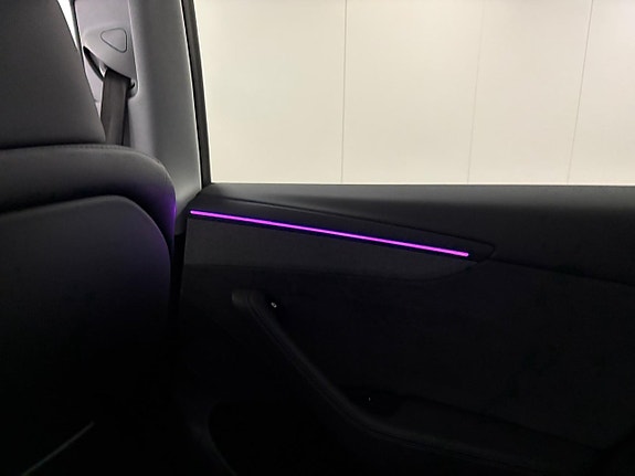 Tesla Model Y 14 of 19