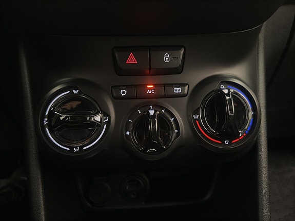 Peugeot 208 23 of 30