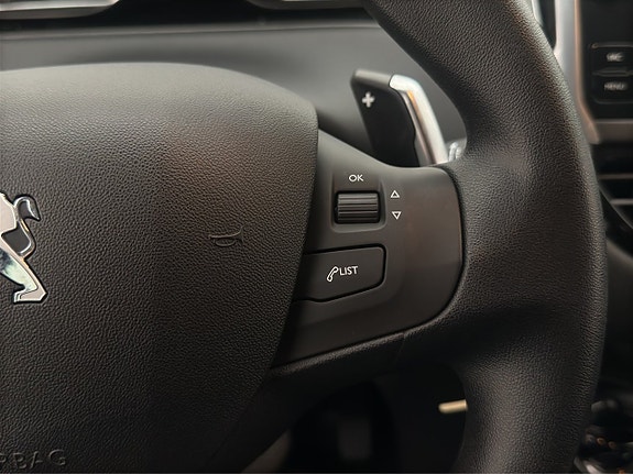 Peugeot 208 19 of 30