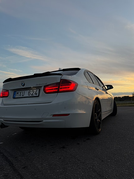 BMW 320d 4 of 9