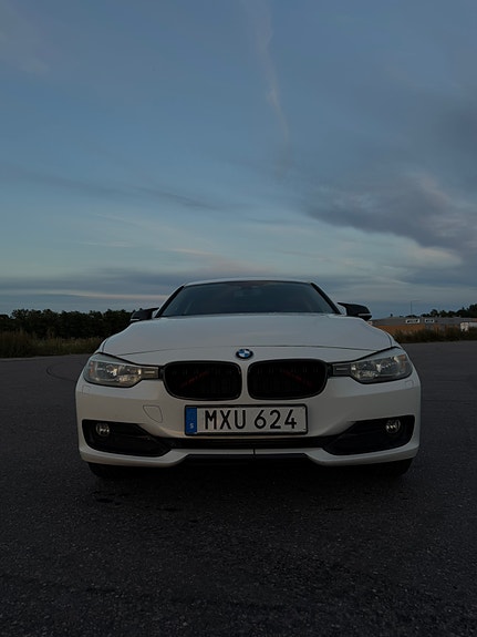 BMW 320d 3 of 9