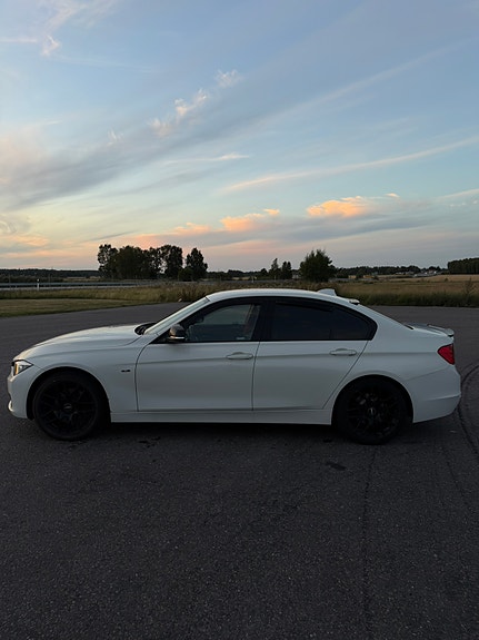 BMW 320d 2 of 9