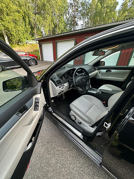 Mercedes-Benz C180 5 of 9