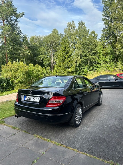 Mercedes-Benz C180 4 of 9