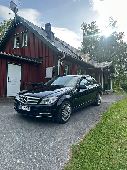 Mercedes-Benz C180 2 of 9