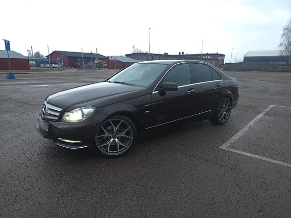Mercedes-Benz C250 6 of 8