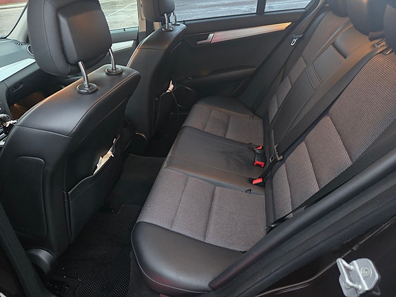 Mercedes-Benz C250 3 of 8