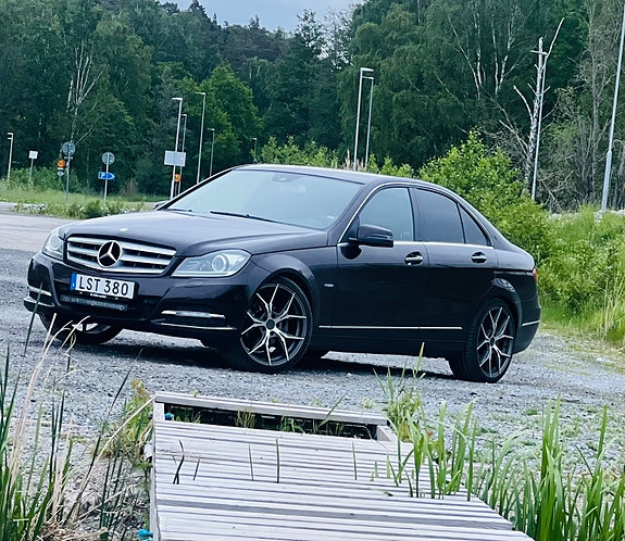 Mercedes-Benz C250 2 of 8