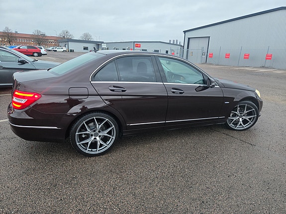 Mercedes-Benz C250 4 of 8
