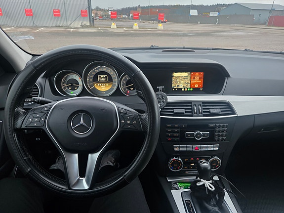 Mercedes-Benz C250 7 of 8