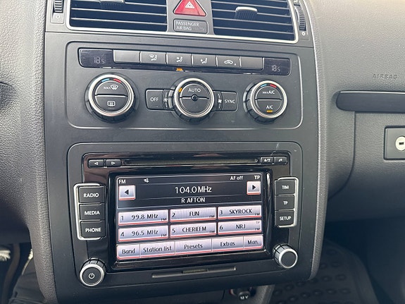 Volkswagen Touran 9 of 17