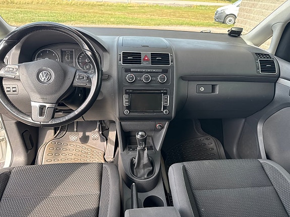 Volkswagen Touran 5 of 17