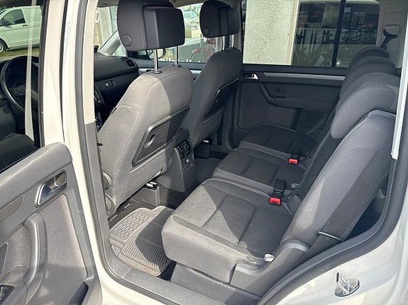 Volkswagen Touran 8 of 17