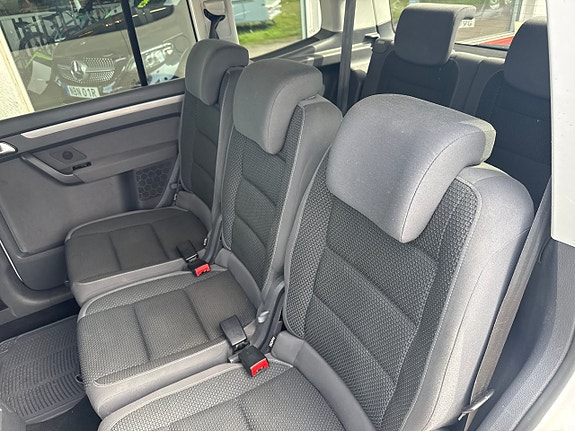 Volkswagen Touran 6 of 17