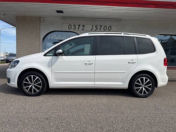 Volkswagen Touran 2 of 17