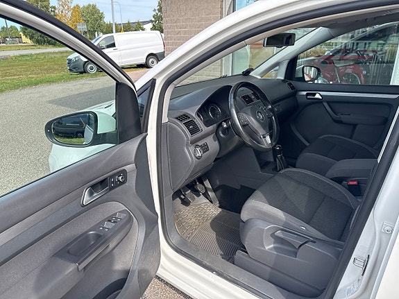 Volkswagen Touran 4 of 17