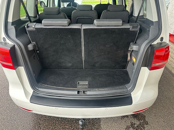 Volkswagen Touran 9 of 13