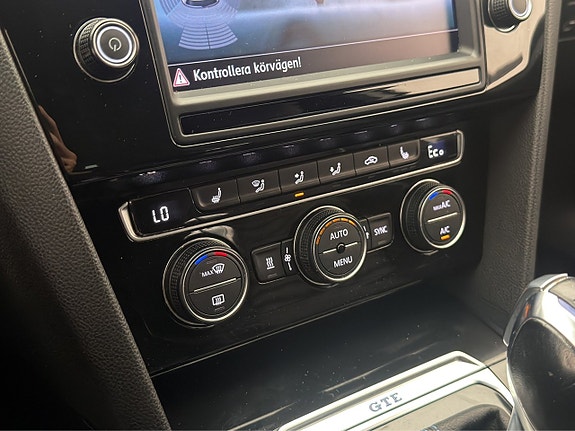 Volkswagen Passat 22 of 30