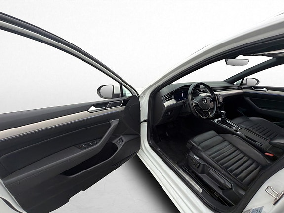Volkswagen Passat 8 of 30