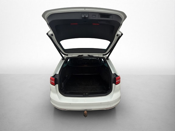 Volkswagen Passat 30 of 30
