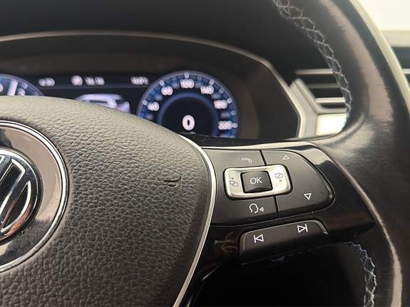Volkswagen Passat 17 of 30