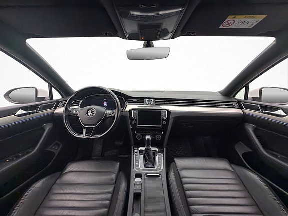 Volkswagen Passat 14 of 30