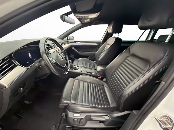 Volkswagen Passat 9 of 30