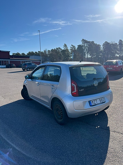 Volkswagen UP! 3 of 5