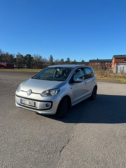 Volkswagen UP! 4 of 5
