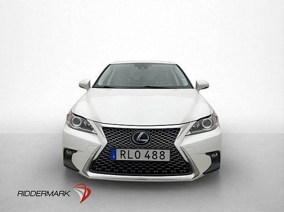 Lexus CT200h 2 of 26