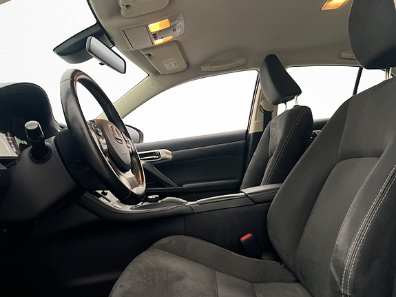 Lexus CT200h 9 of 26