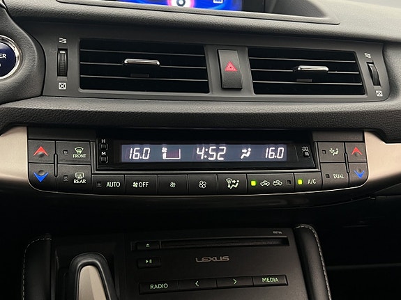 Lexus CT200h 22 of 26