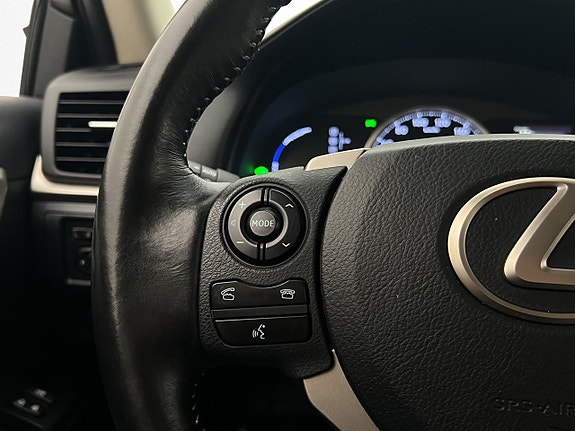 Lexus CT200h 15 of 26