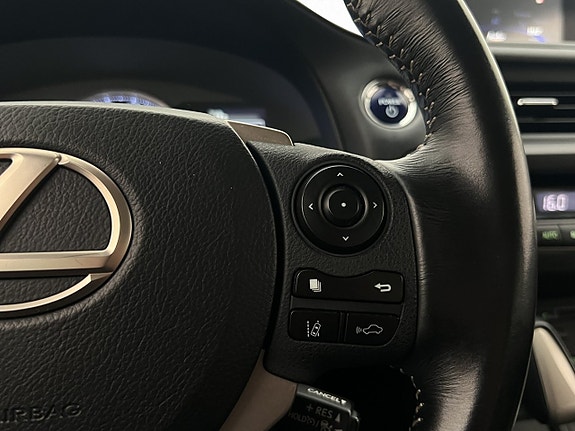 Lexus CT200h 16 of 26