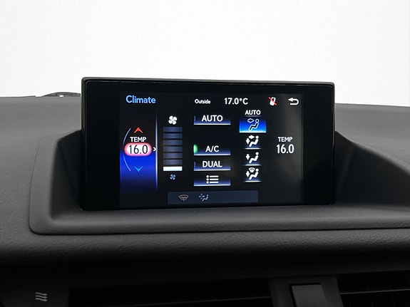 Lexus CT200h 21 of 26
