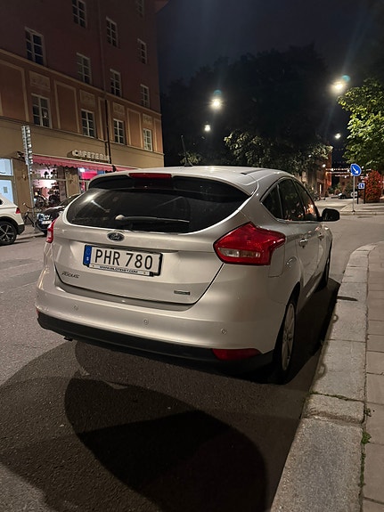 Ford Focus 2 of 9