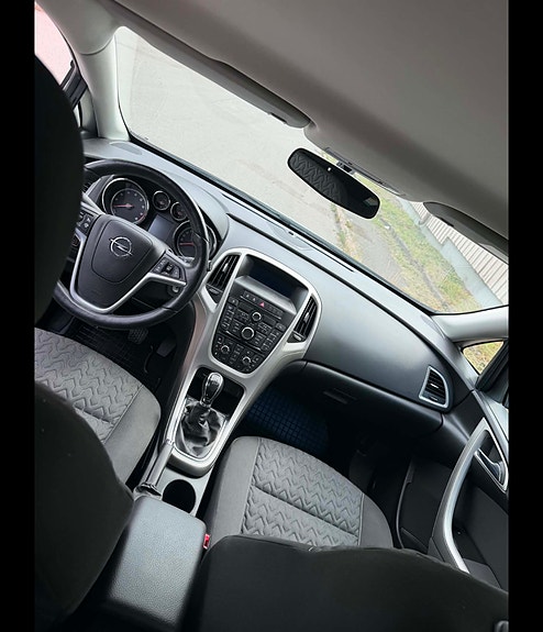 Opel Astra 8 of 8