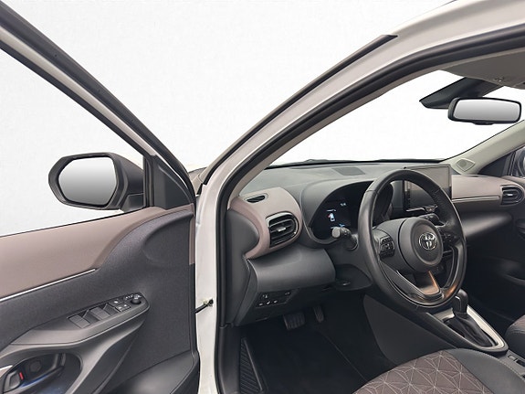 Toyota Yaris Cross 8 of 30