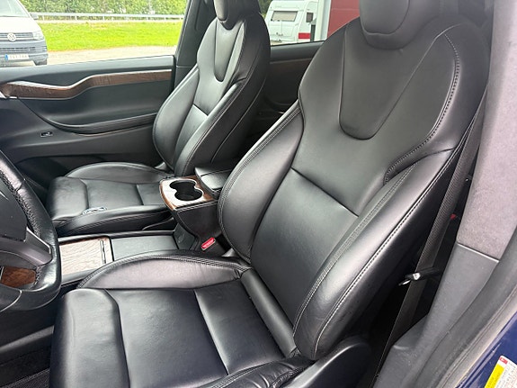 Tesla Model X 14 of 14