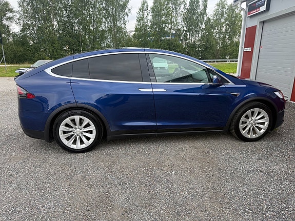 Tesla Model X 4 of 14