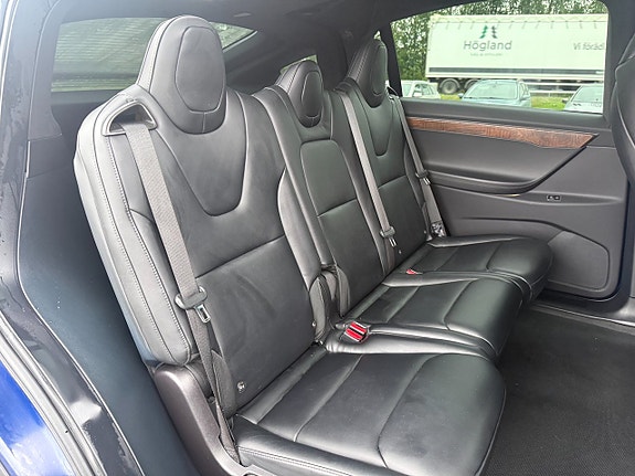 Tesla Model X 13 of 14
