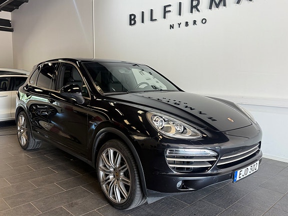 Porsche Cayenne 2 of 11