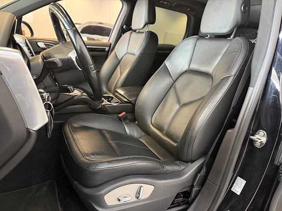 Porsche Cayenne 7 of 11