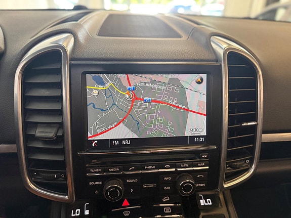 Porsche Cayenne 10 of 11