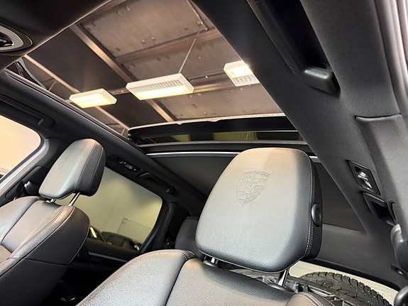 Porsche Cayenne 8 of 11